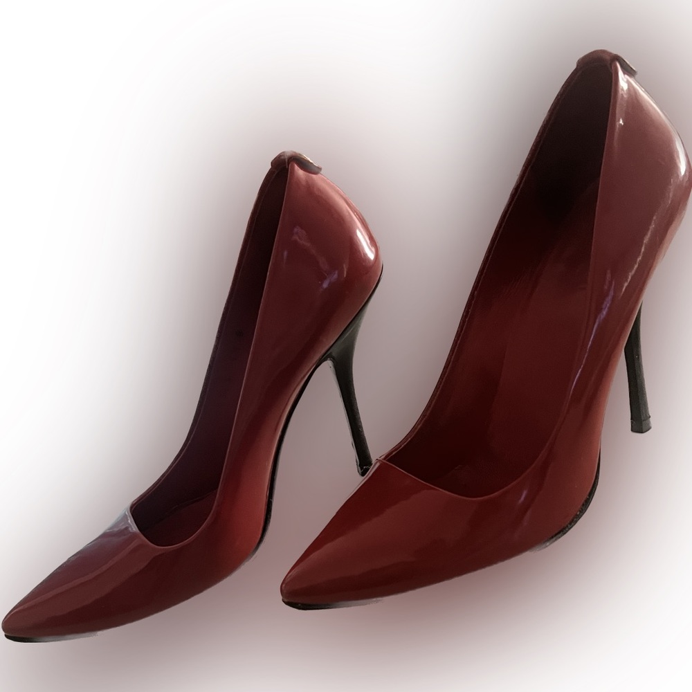 Vintage Gucci patent red leather stiletto heels
